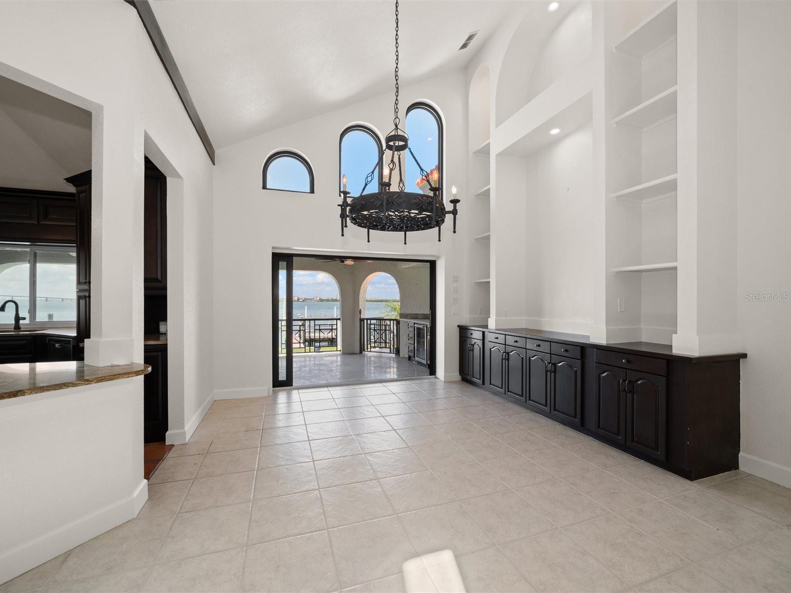 Listing photo id 11 for 191 1st Street W
