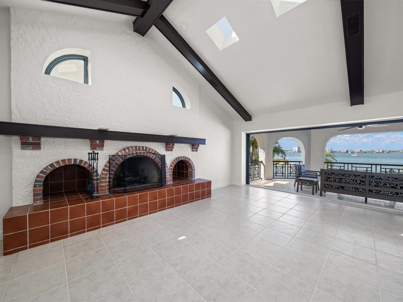 Listing photo id 13 for 191 1st Street W