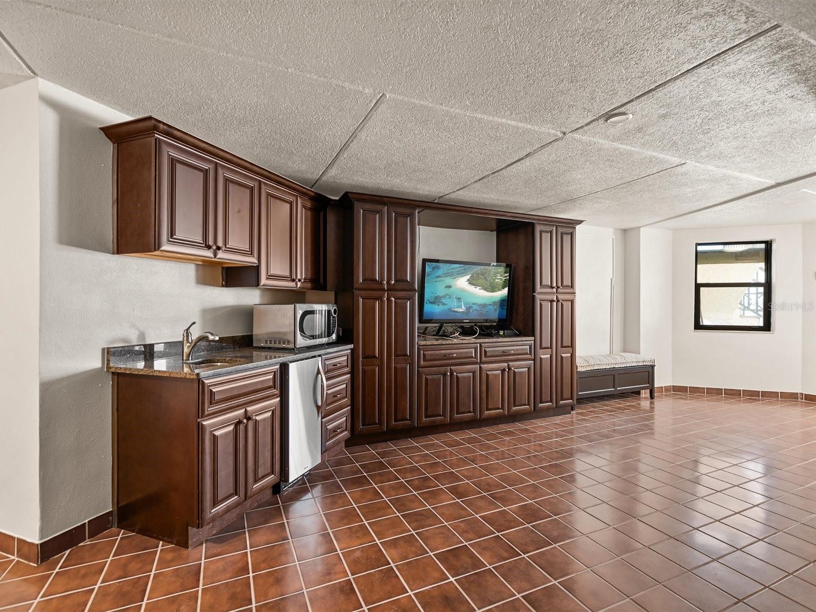 Listing photo id 21 for 191 1st Street W