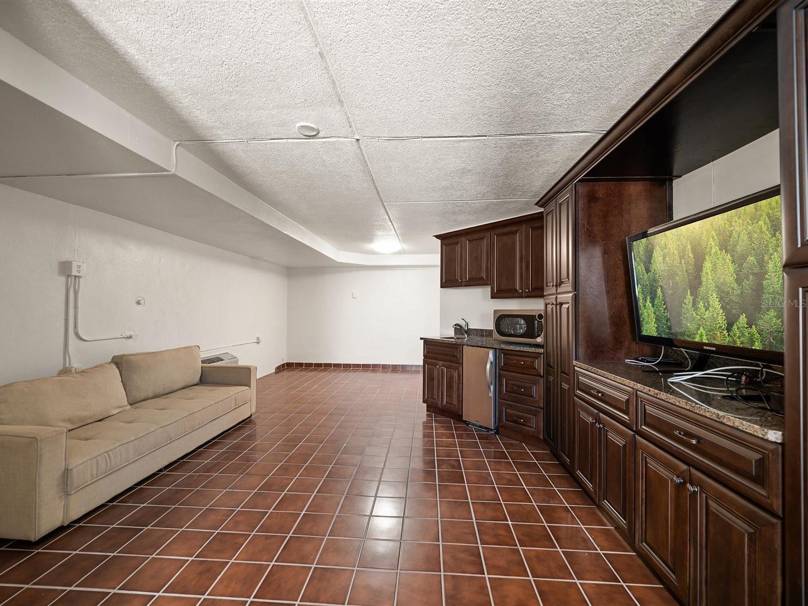 Listing photo id 22 for 191 1st Street W