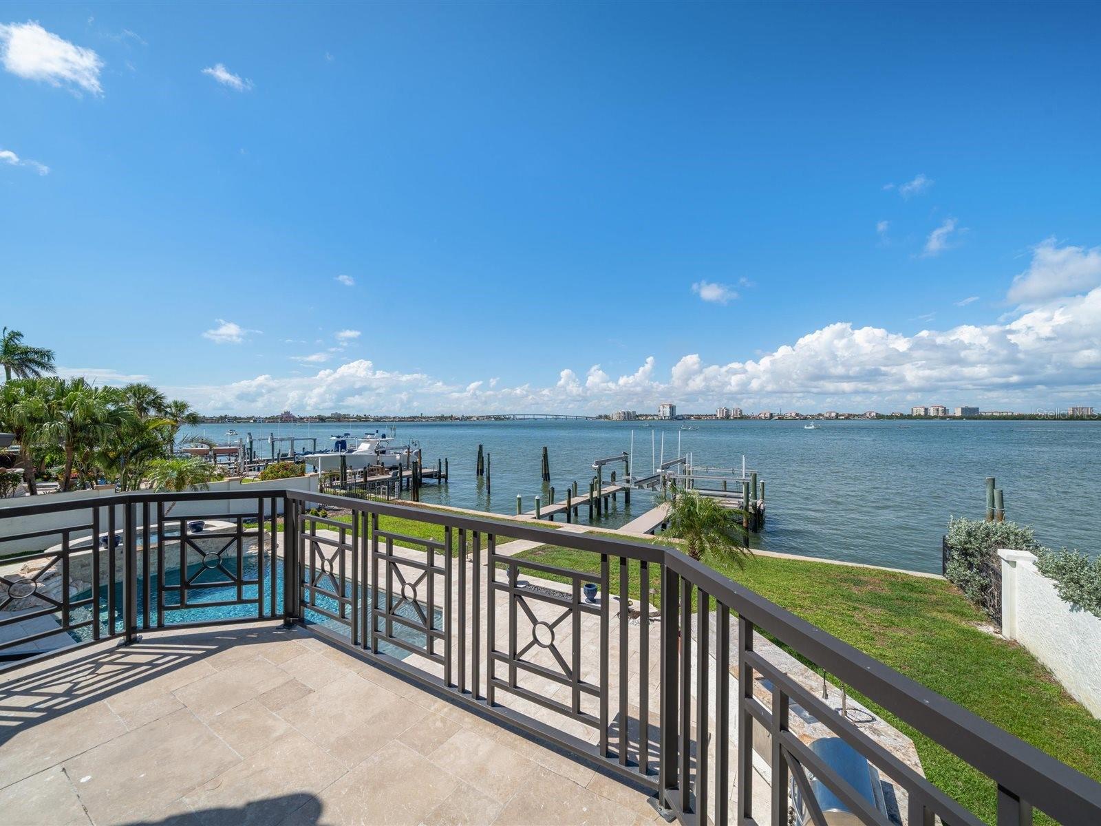 Listing photo id 29 for 191 1st Street W