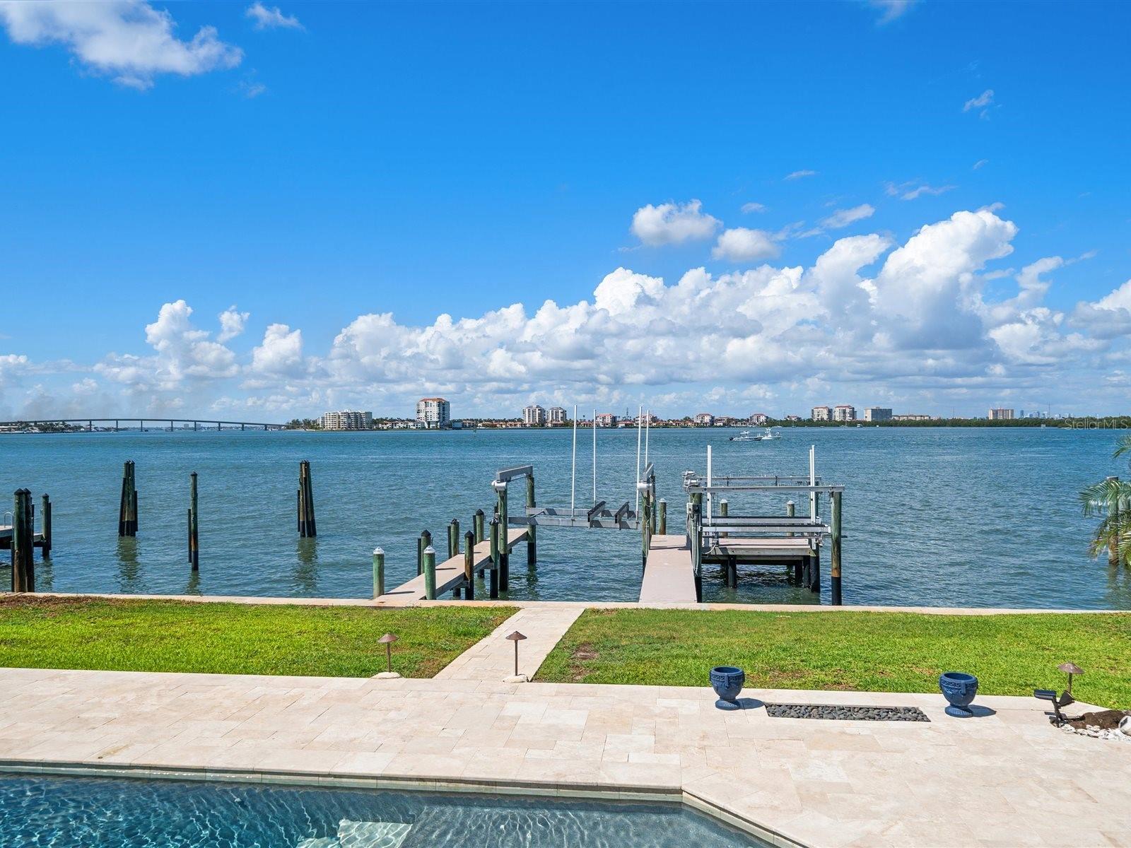 Listing photo id 2 for 191 1st Street W