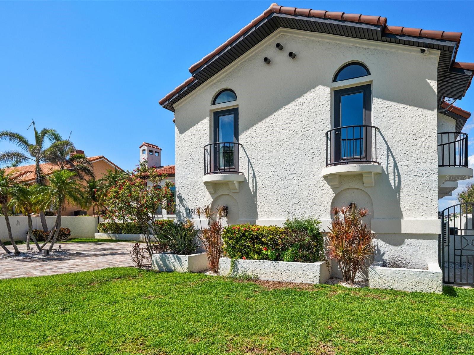 Listing photo id 48 for 191 1st Street W