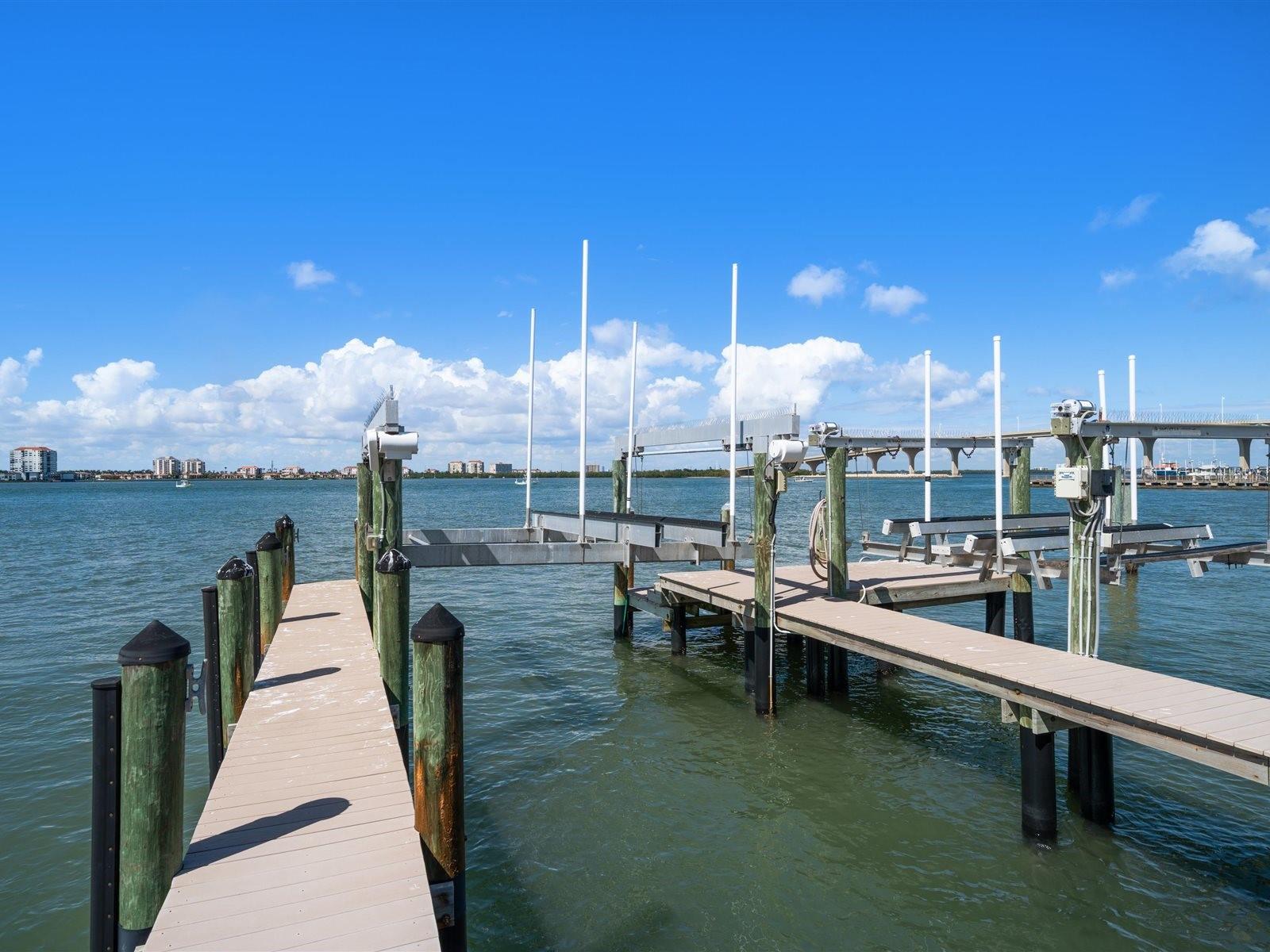 Listing photo id 5 for 191 1st Street W