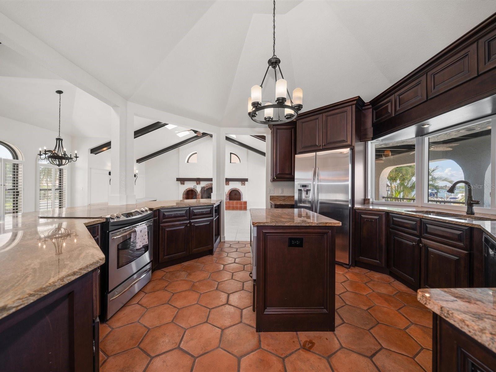 Listing photo id 6 for 191 1st Street W