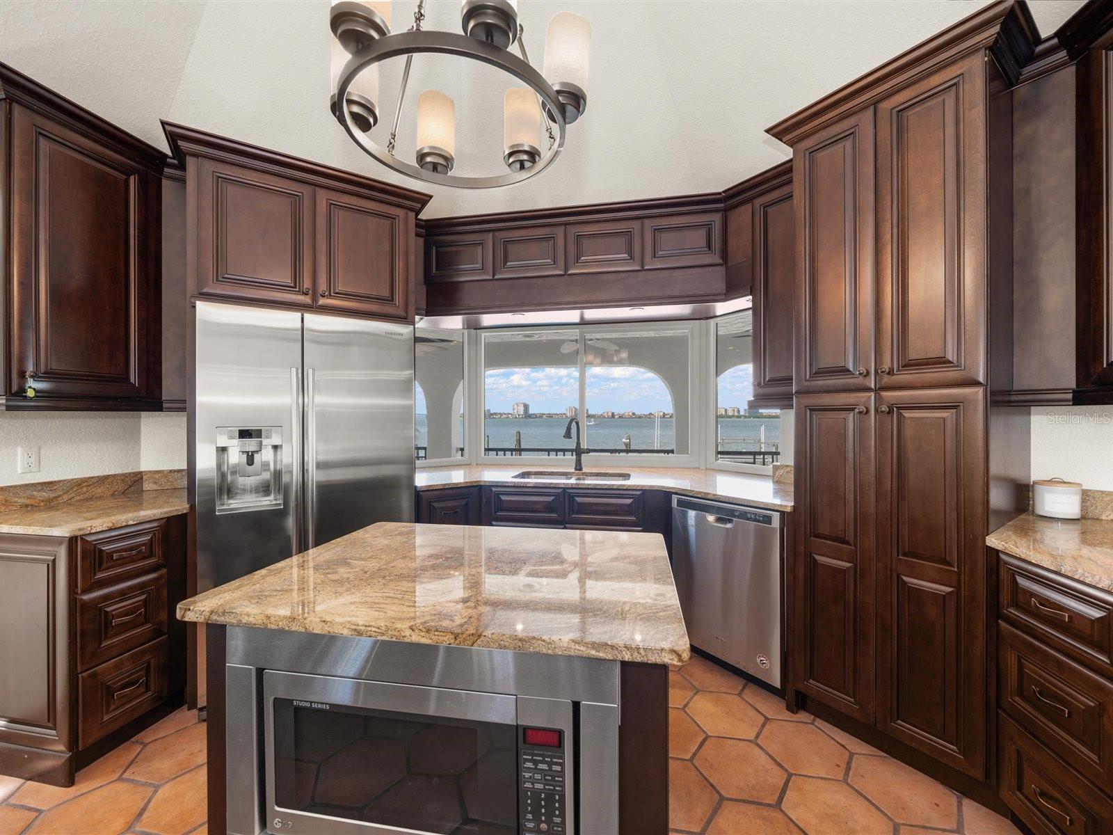 Listing photo id 7 for 191 1st Street W