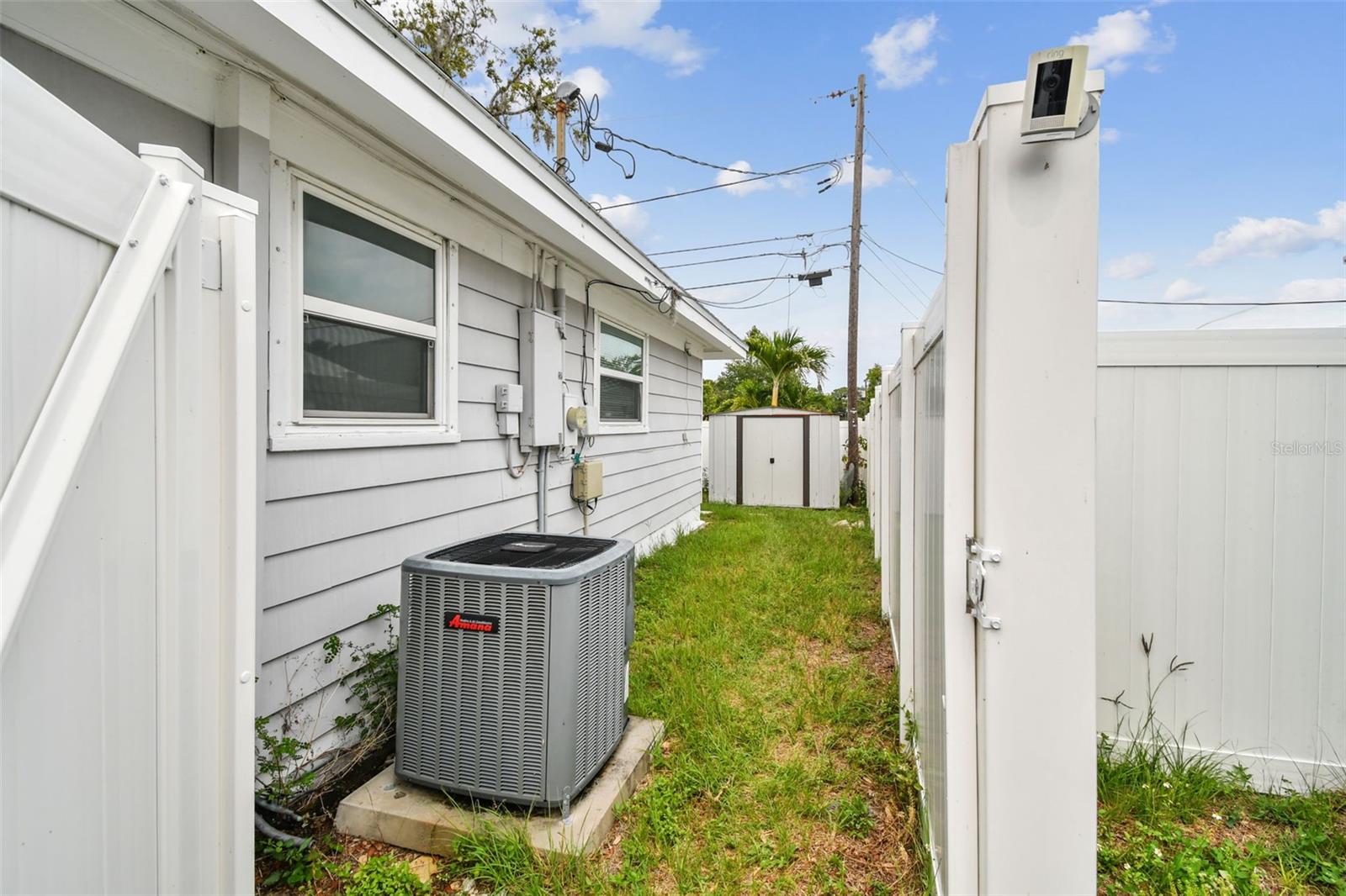 Image 17 of 79 For 361 Colonial Court