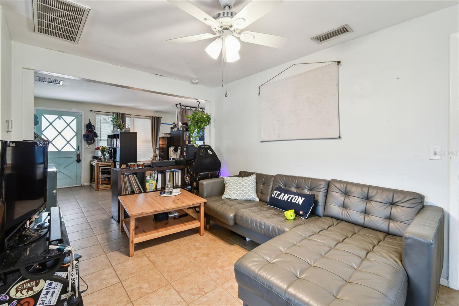 Image 40 of 79 For 361 Colonial Court