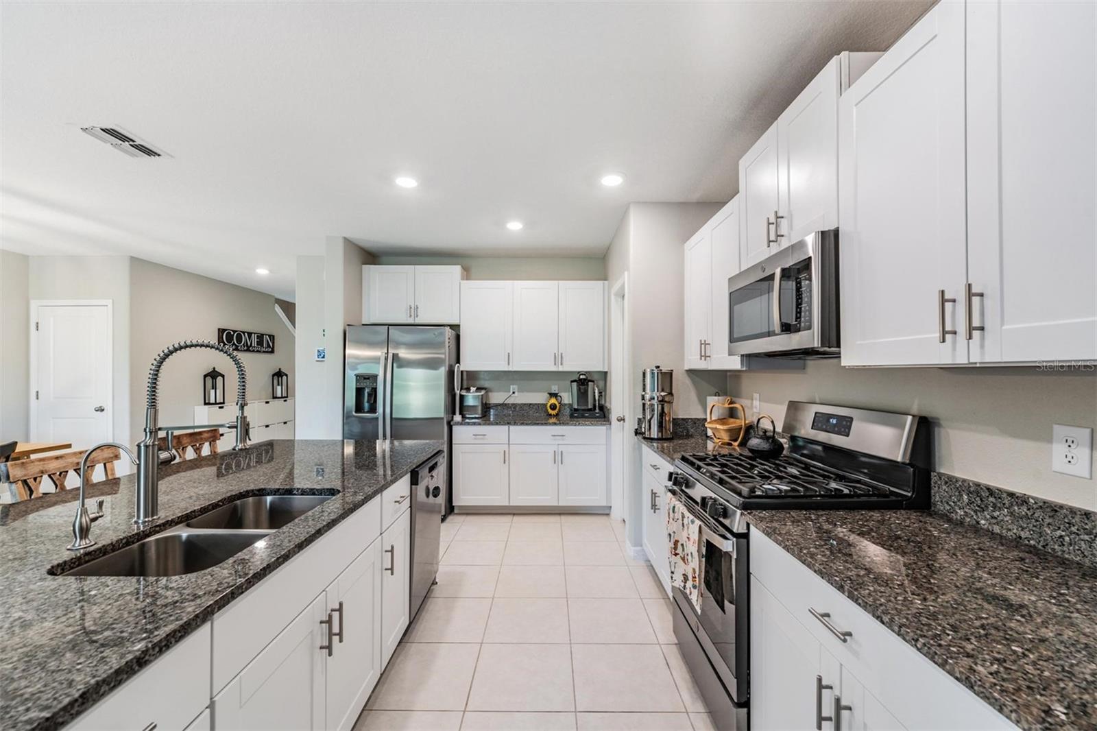 Listing photo id 9 for 5530 Appleton Shore Drive