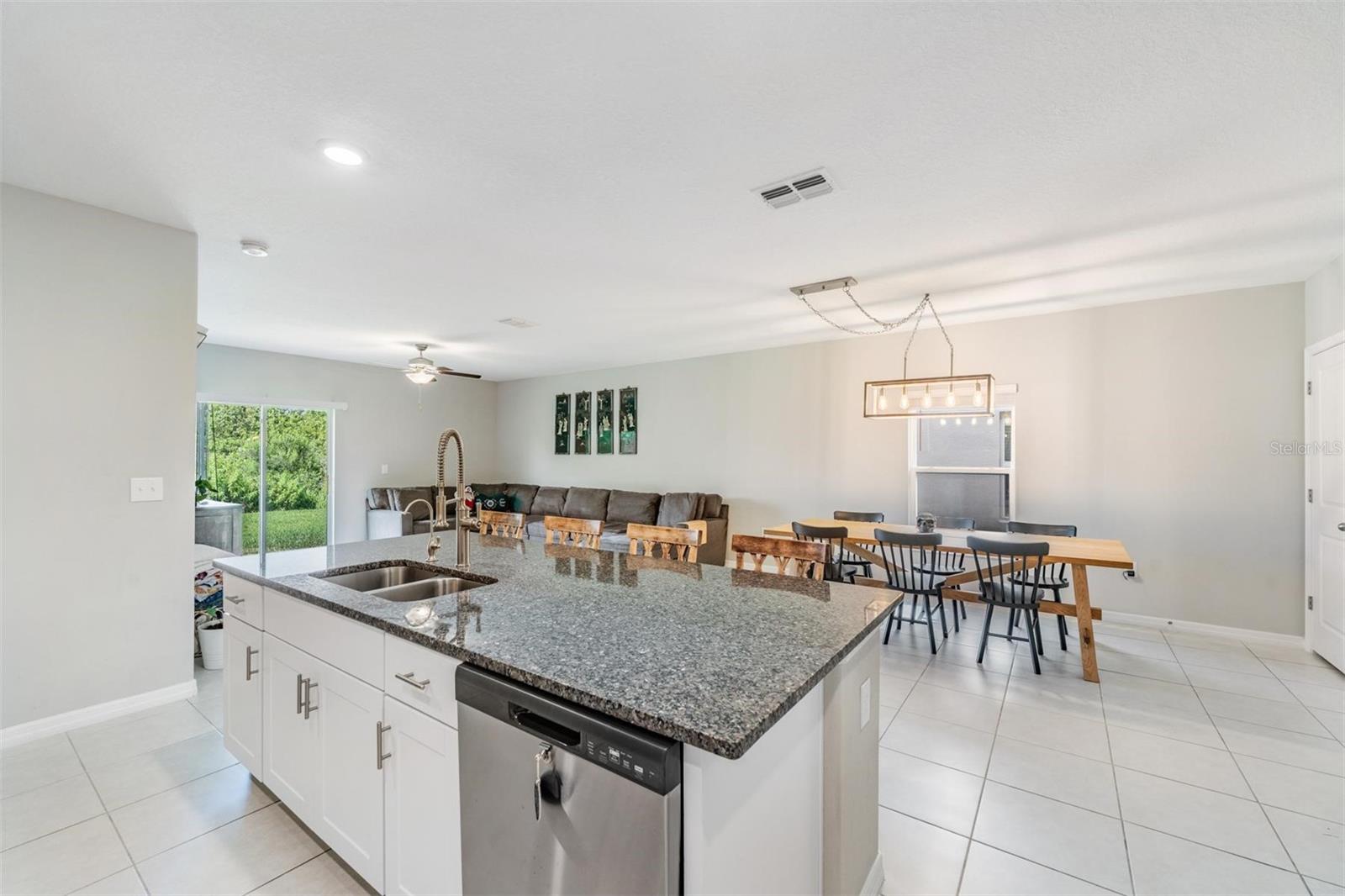 Listing photo id 10 for 5530 Appleton Shore Drive