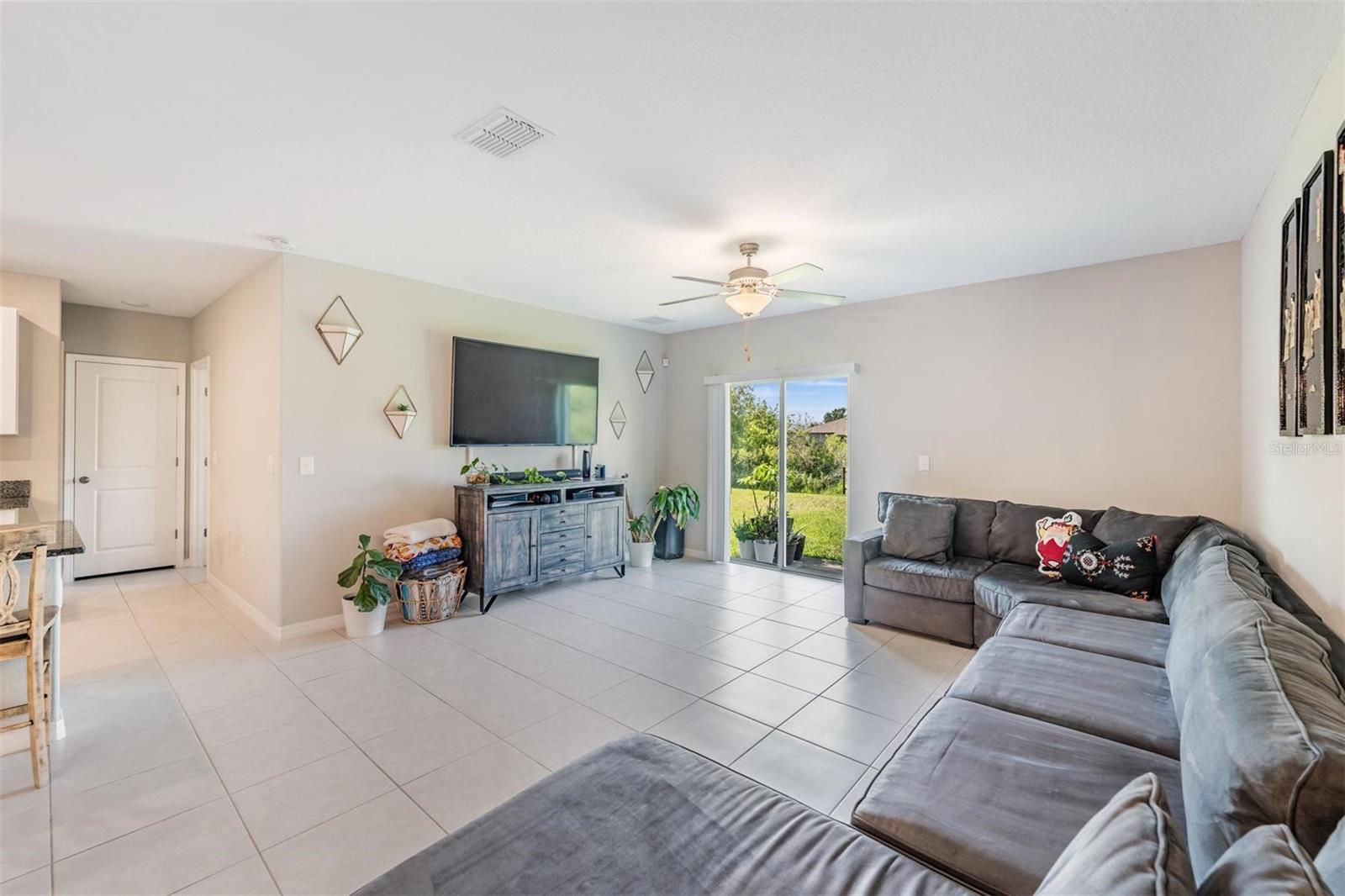 Listing photo id 11 for 5530 Appleton Shore Drive