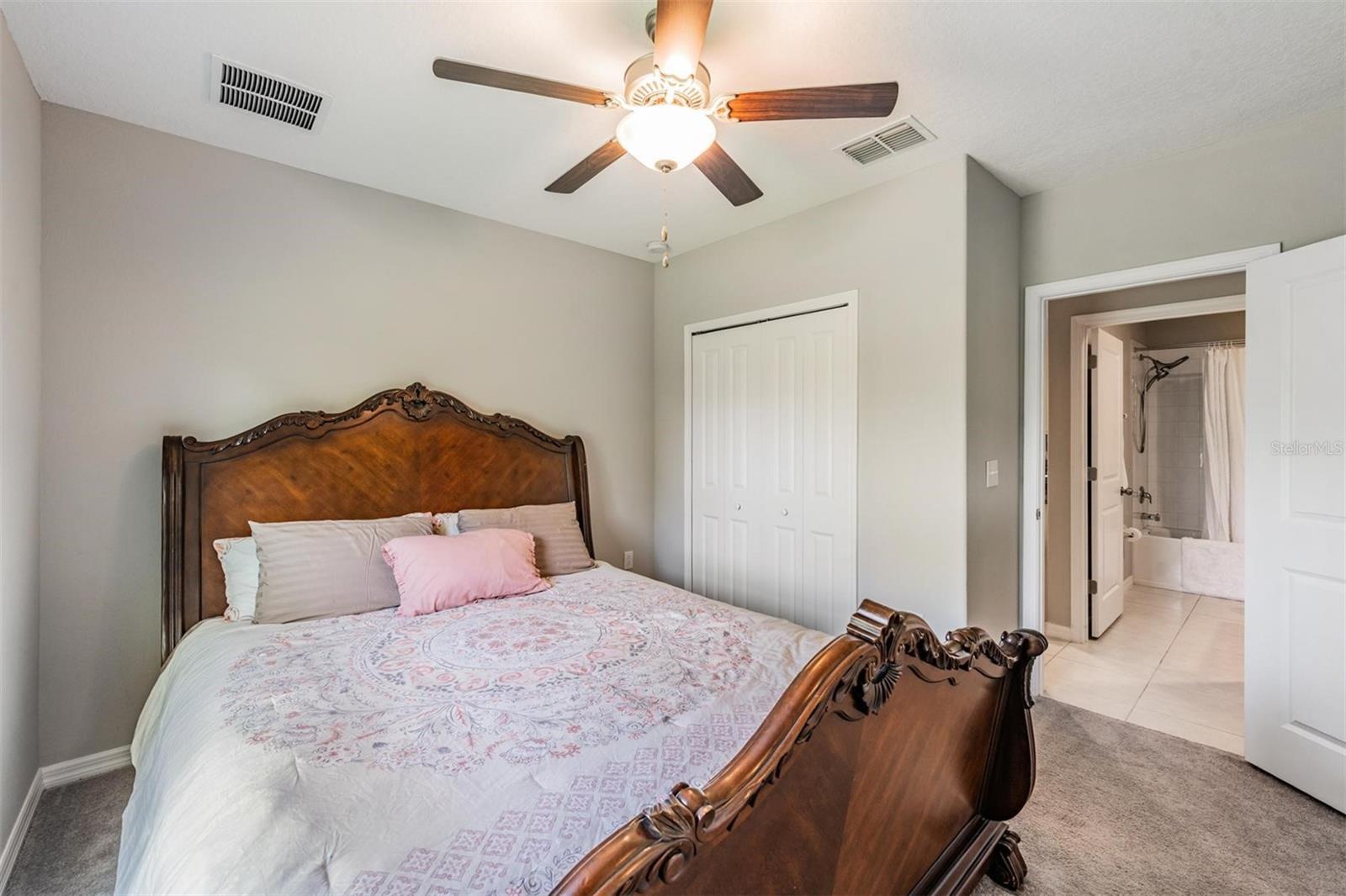 Listing photo id 13 for 5530 Appleton Shore Drive