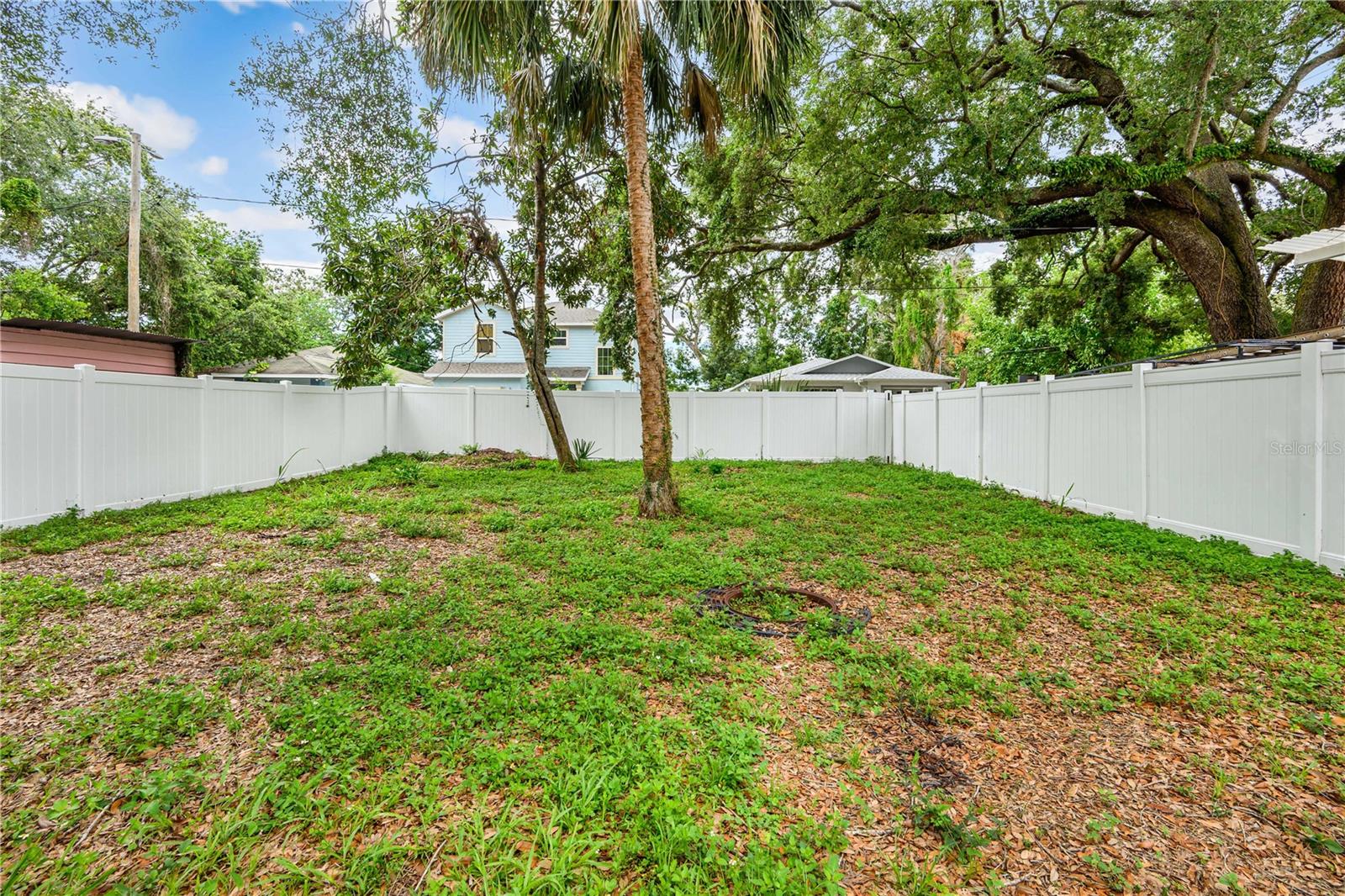Image 19 of 21 For 3703 North Bay Street