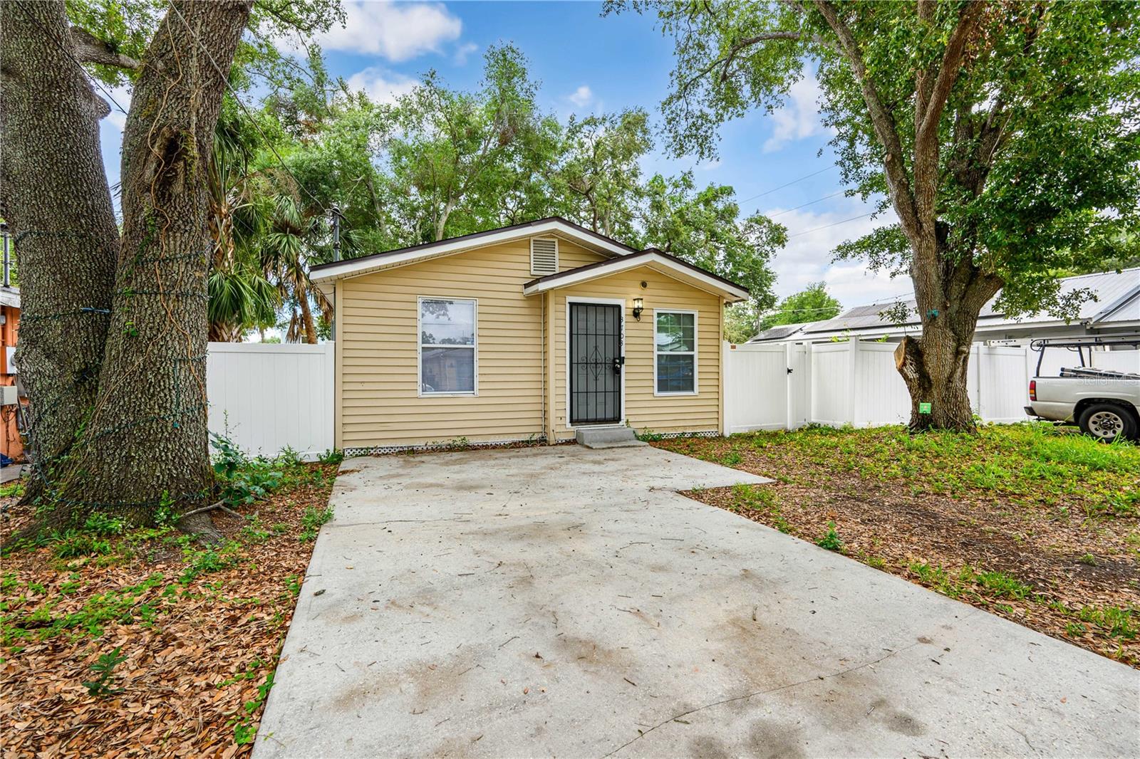 Image 2 of 21 For 3703 North Bay Street