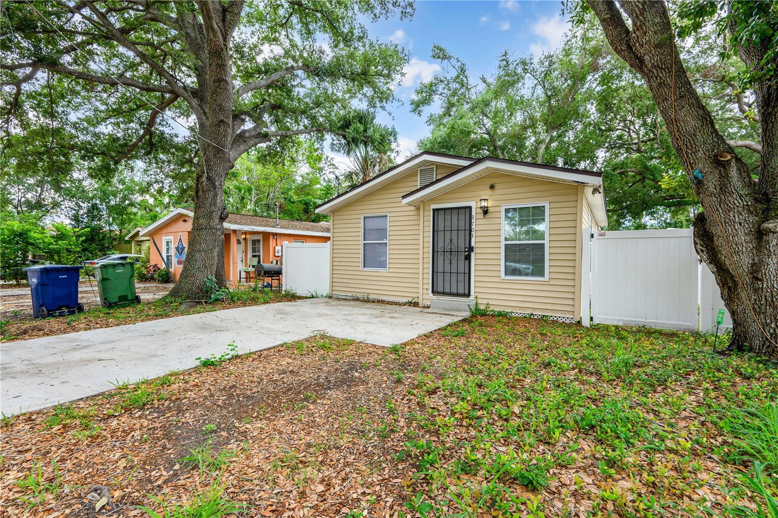 Image 3 of 21 For 3703 North Bay Street
