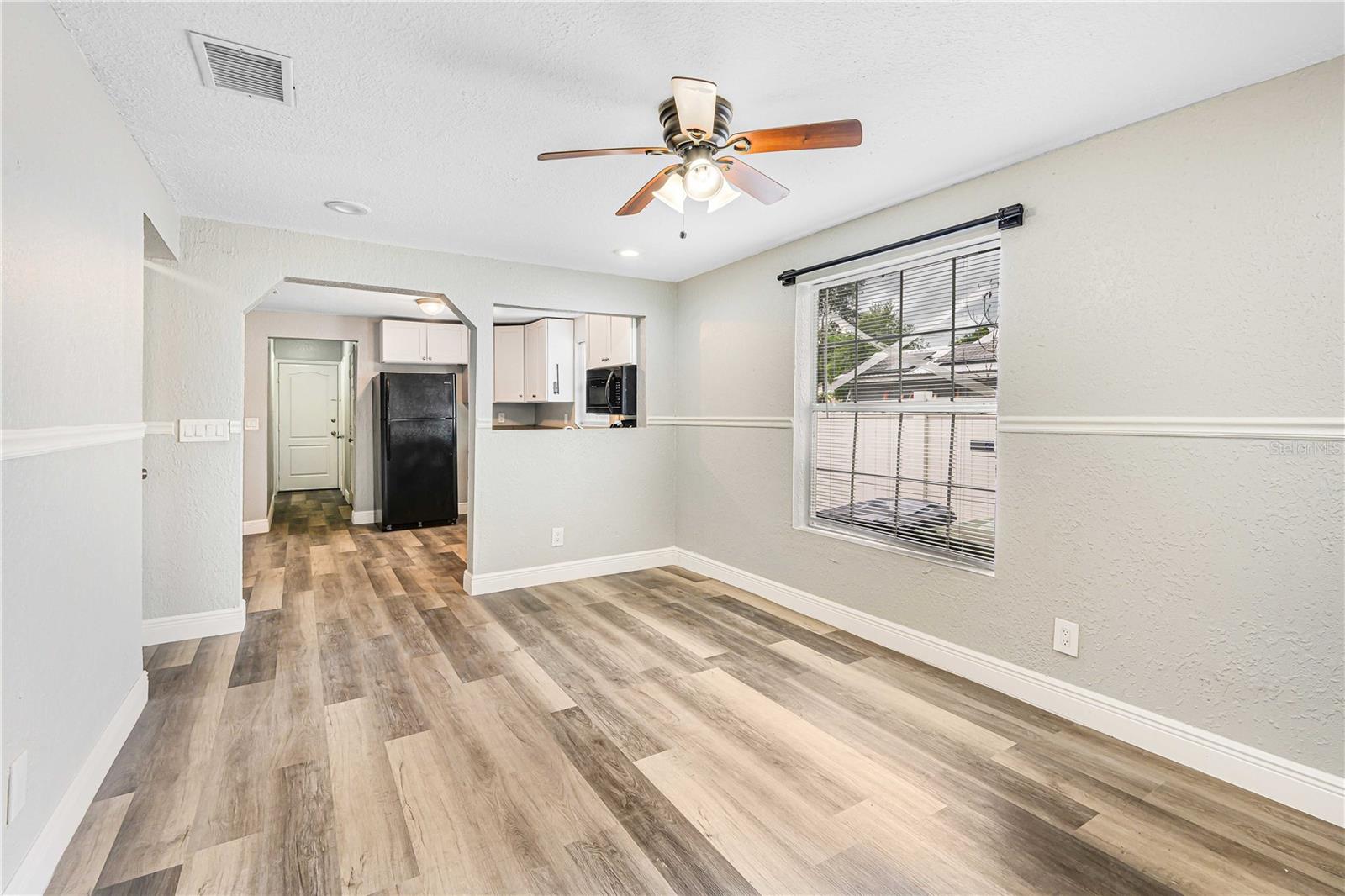 Image 4 of 21 For 3703 North Bay Street
