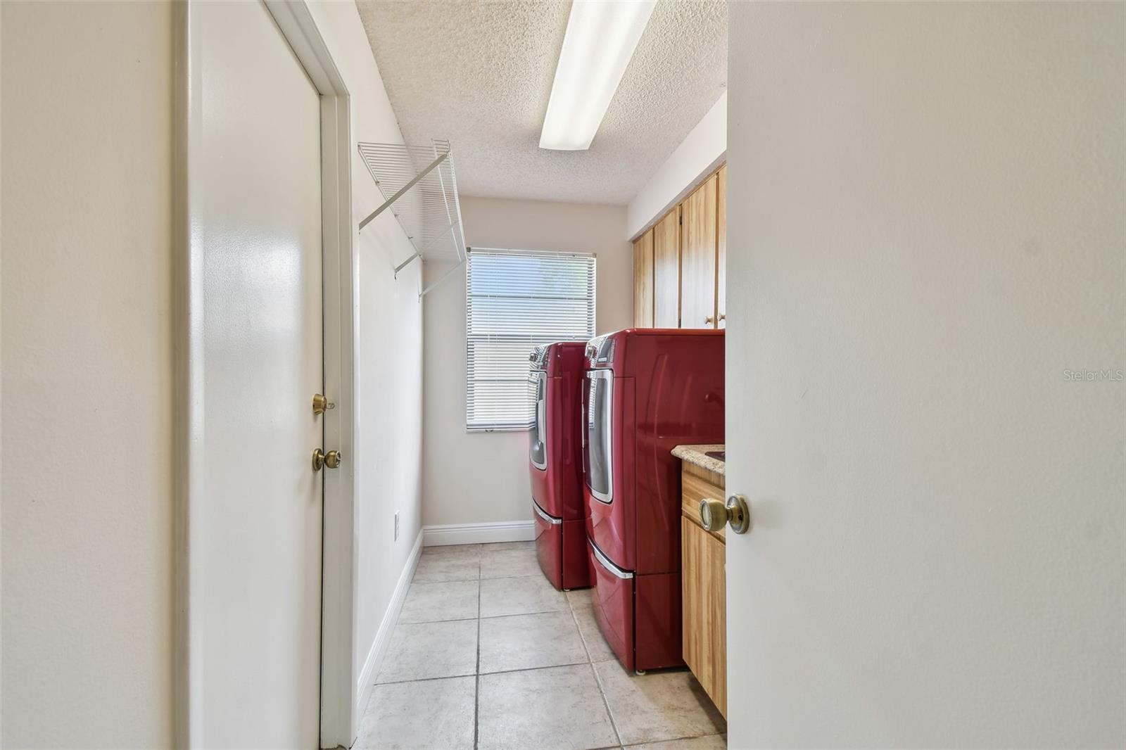 Image 14 of 71 For 854 Village Way