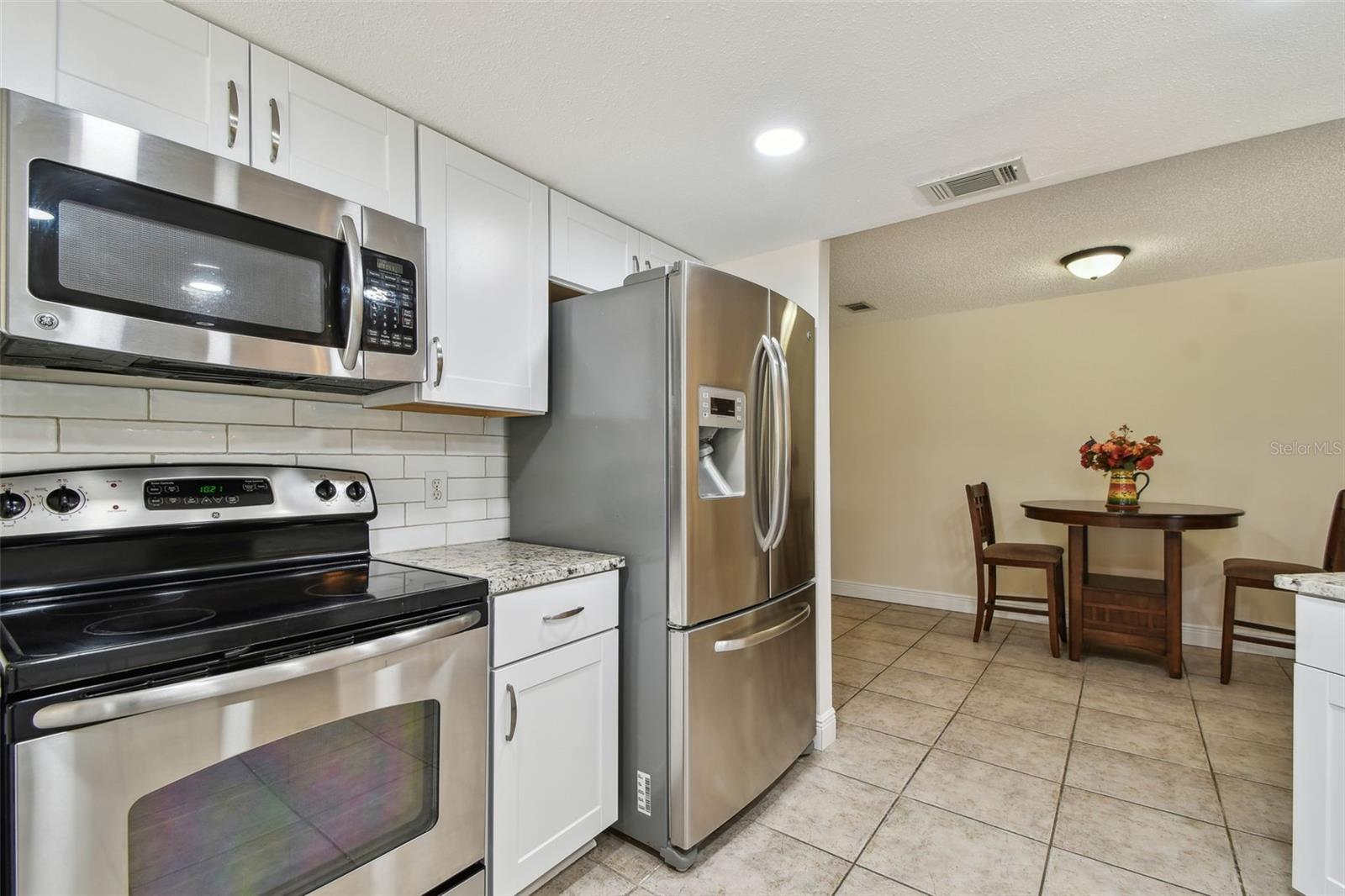 Image 20 of 71 For 854 Village Way