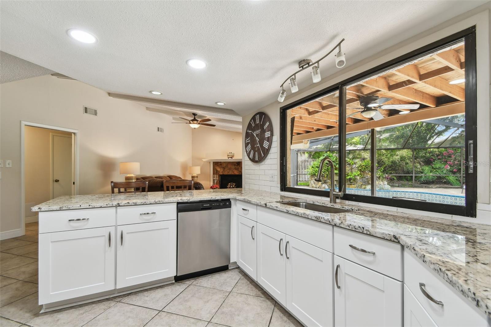 Image 21 of 71 For 854 Village Way