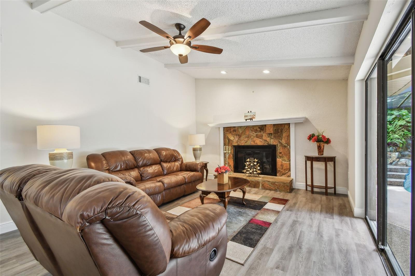 Image 24 of 71 For 854 Village Way