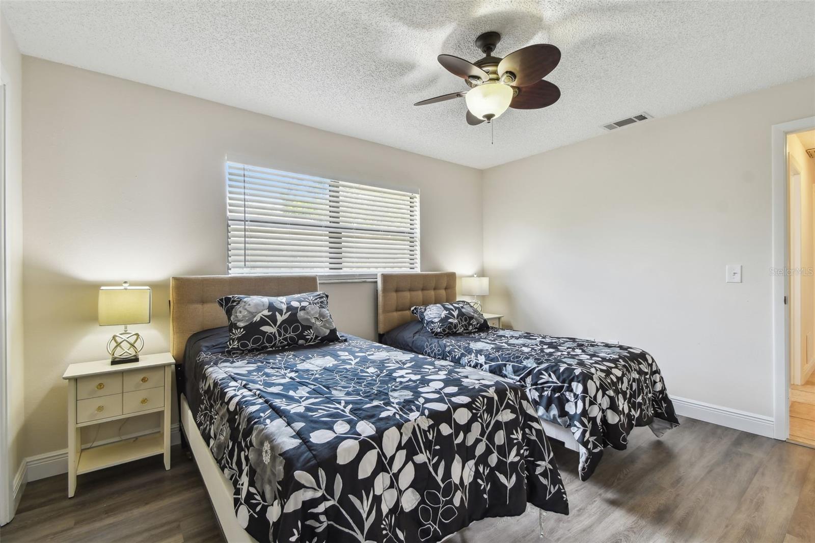 Image 35 of 71 For 854 Village Way