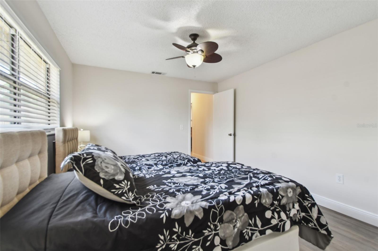 Image 36 of 71 For 854 Village Way