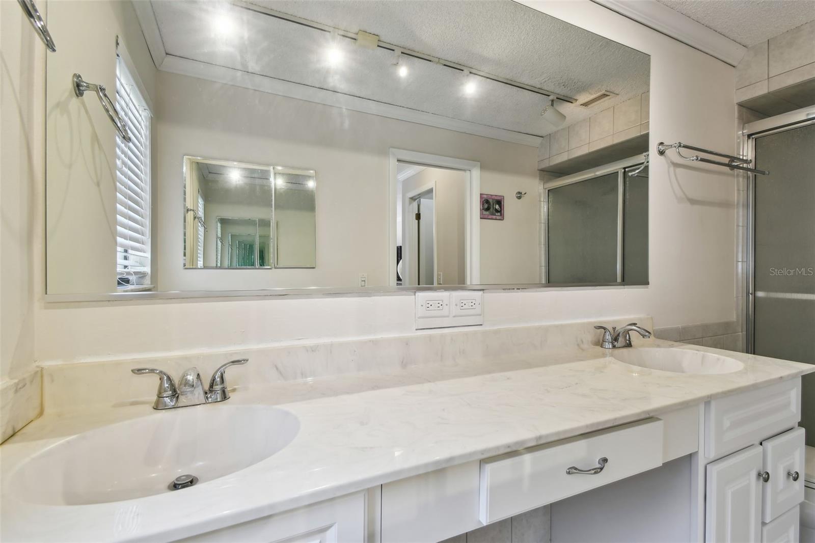 Image 42 of 71 For 854 Village Way
