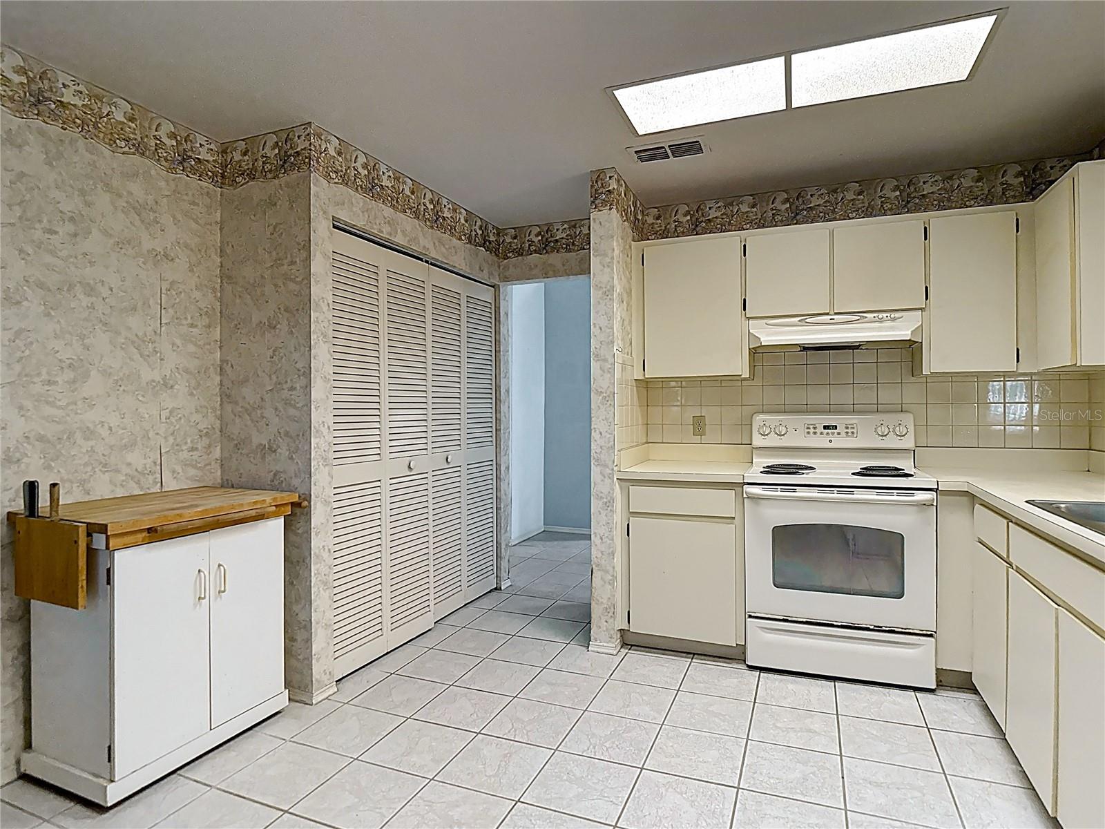 Image 13 of 60 For 120 Colony South Drive