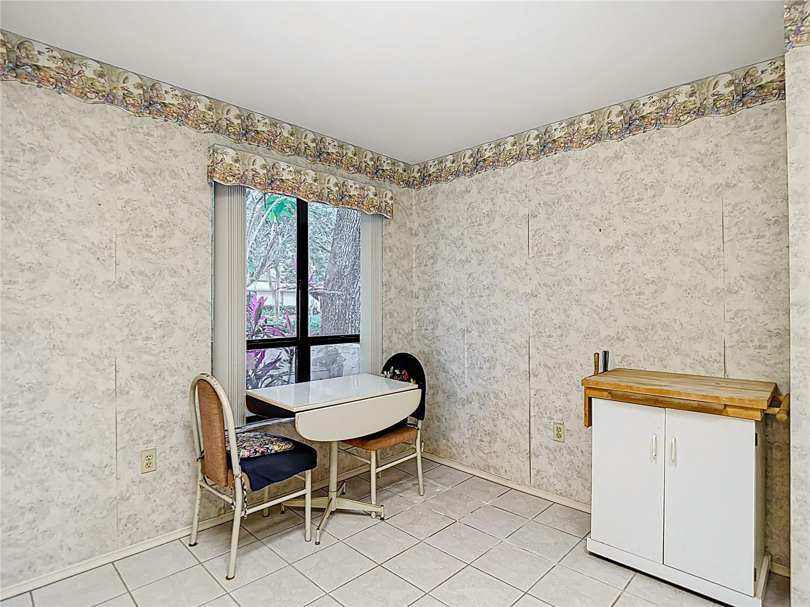 Image 14 of 60 For 120 Colony South Drive