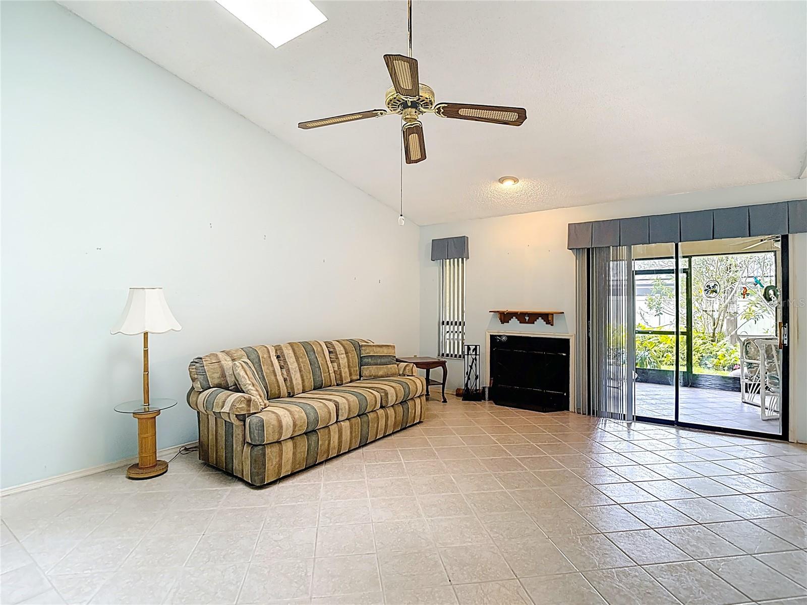 Image 16 of 60 For 120 Colony South Drive