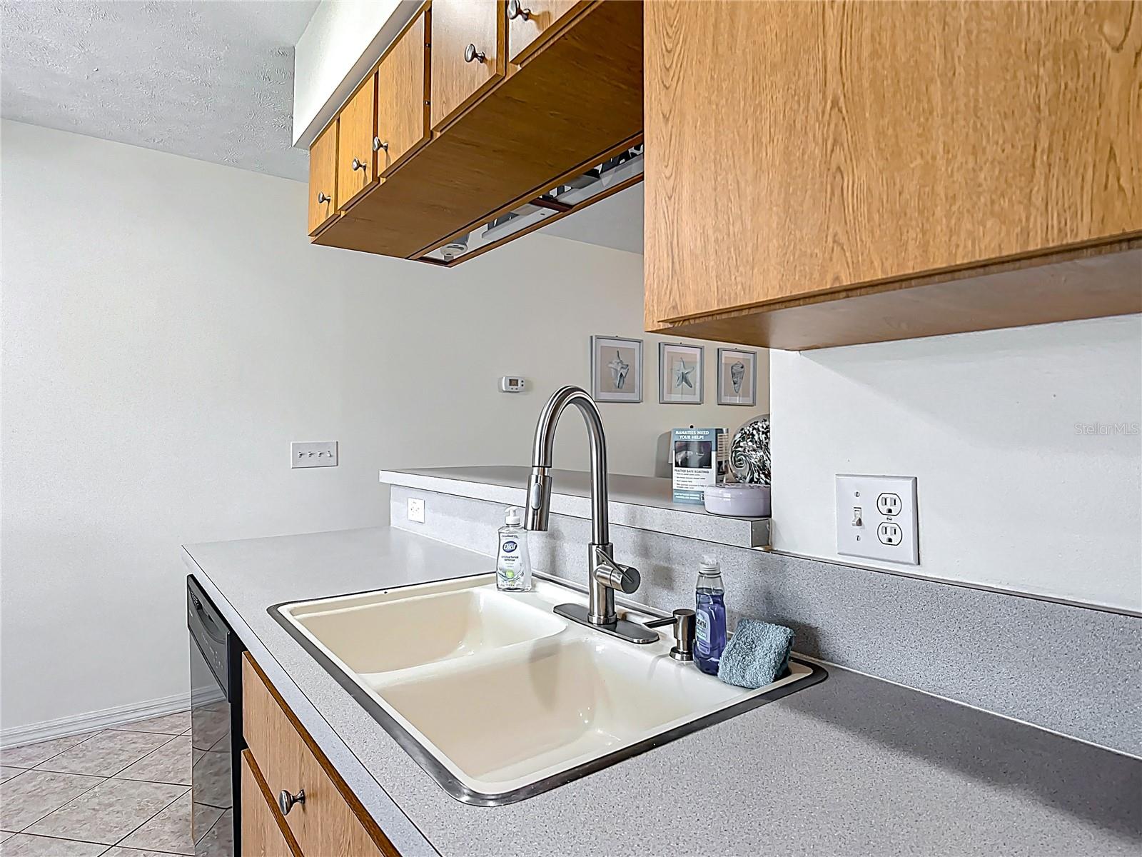 Image 13 of 49 For 11122 Cove Harbor Drive 112