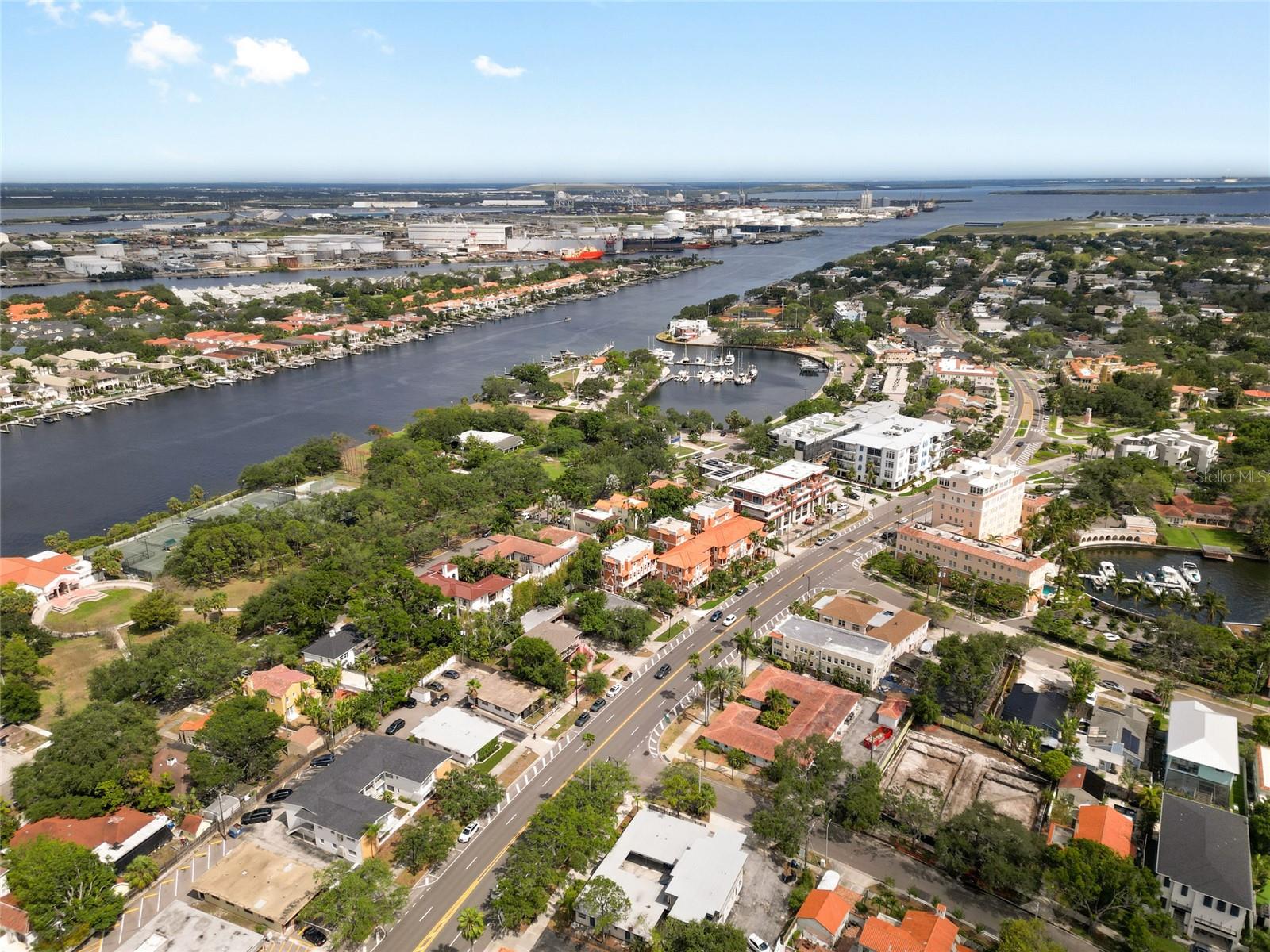 Image 42 of 52 For 904 Villa Venicia Way