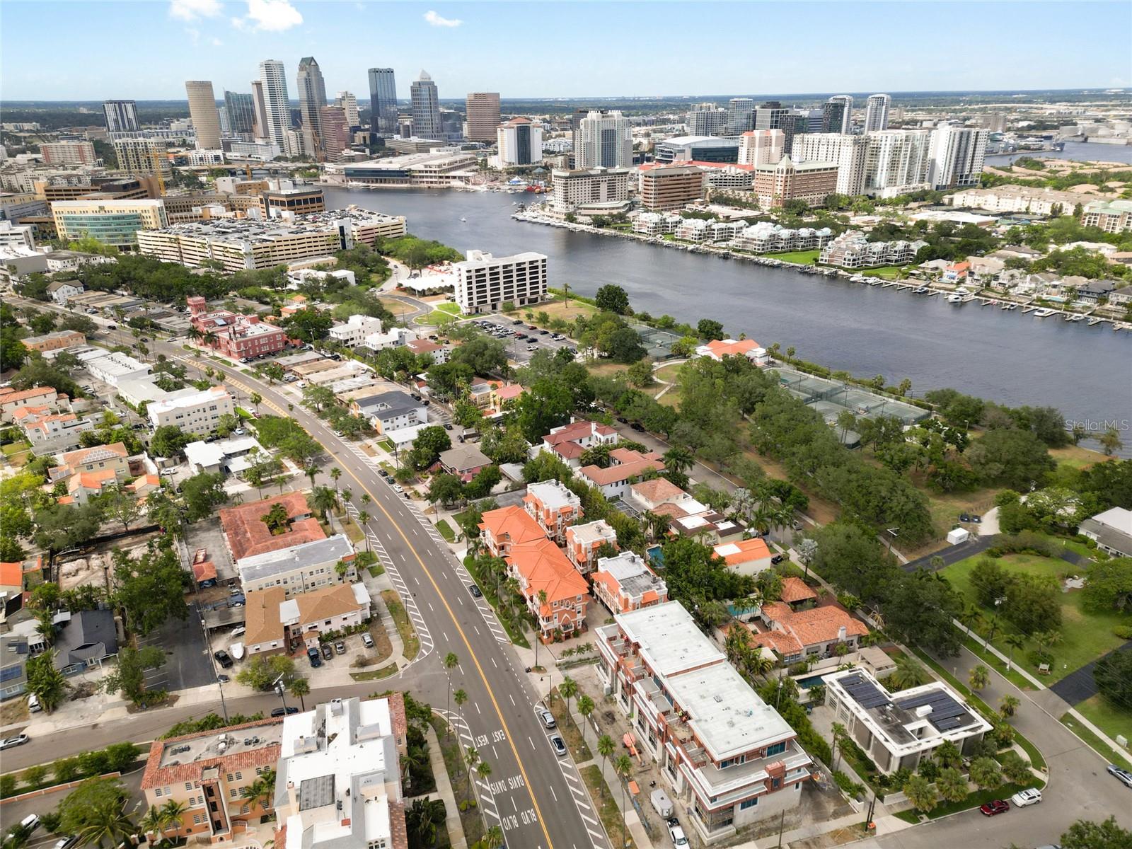 Image 45 of 52 For 904 Villa Venicia Way