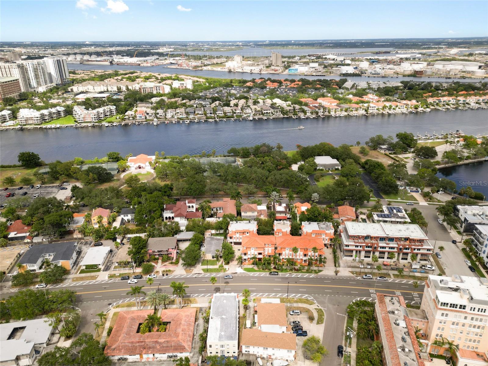 Image 46 of 52 For 904 Villa Venicia Way