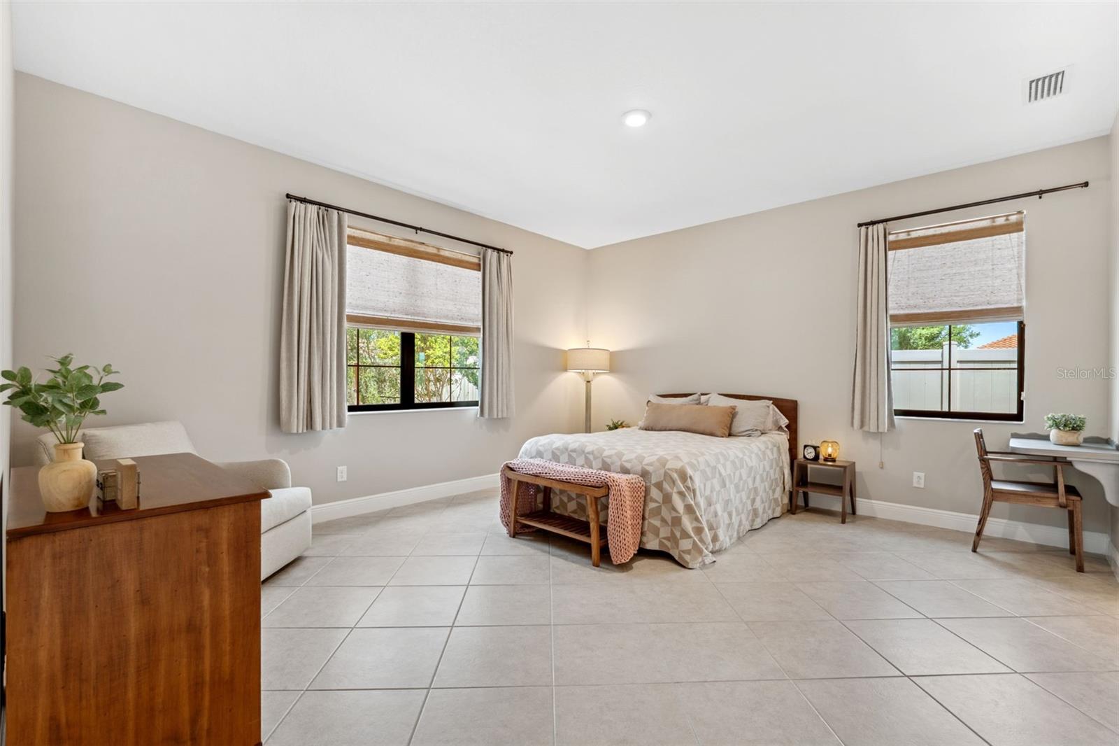 Listing photo id 16 for 3877 Burdick Loop