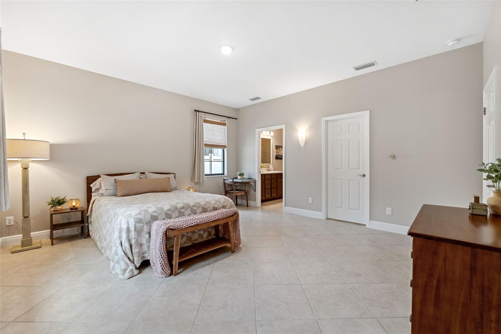 Listing photo id 17 for 3877 Burdick Loop