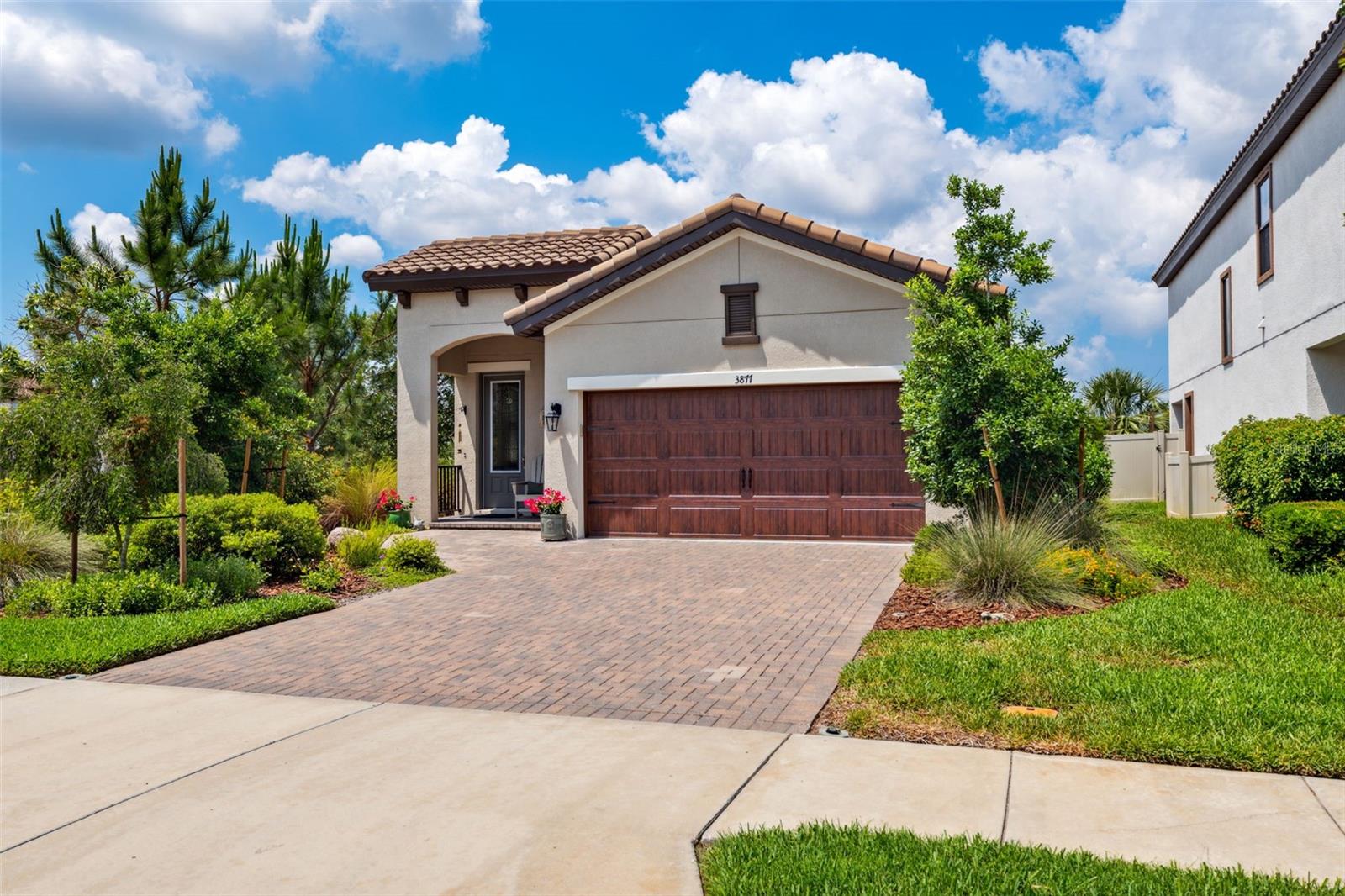 Listing photo id 0 for 3877 Burdick Loop