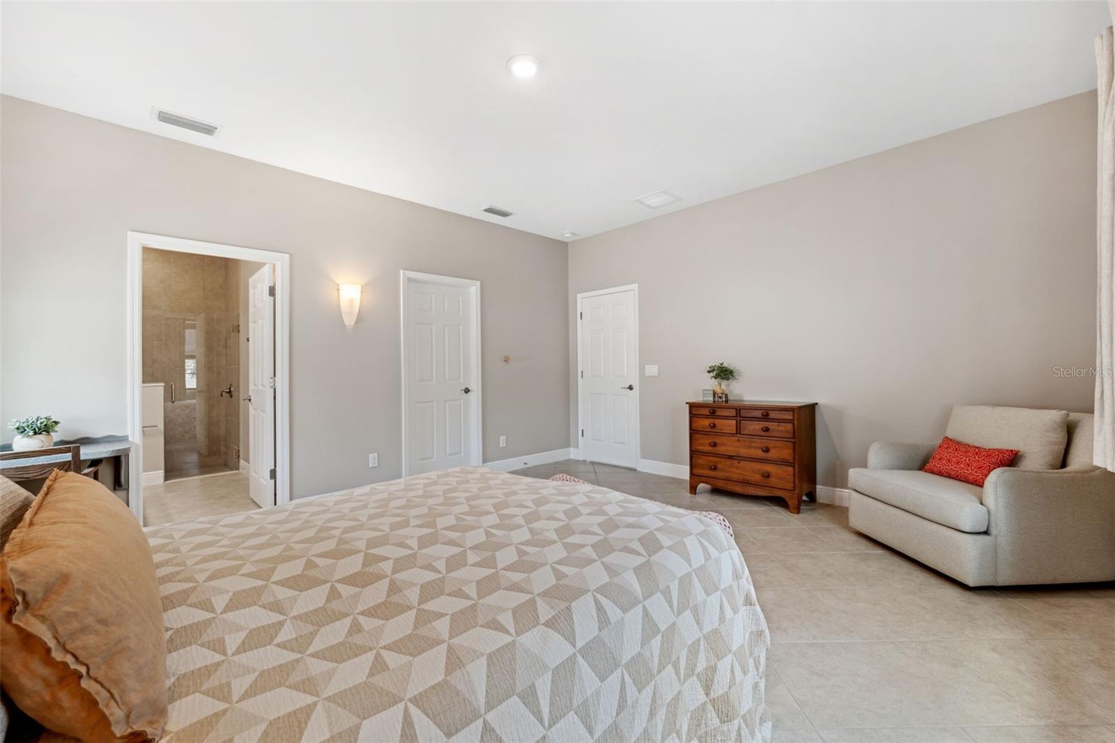 Listing photo id 18 for 3877 Burdick Loop