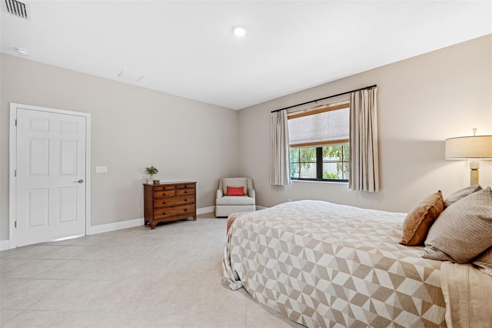Listing photo id 21 for 3877 Burdick Loop
