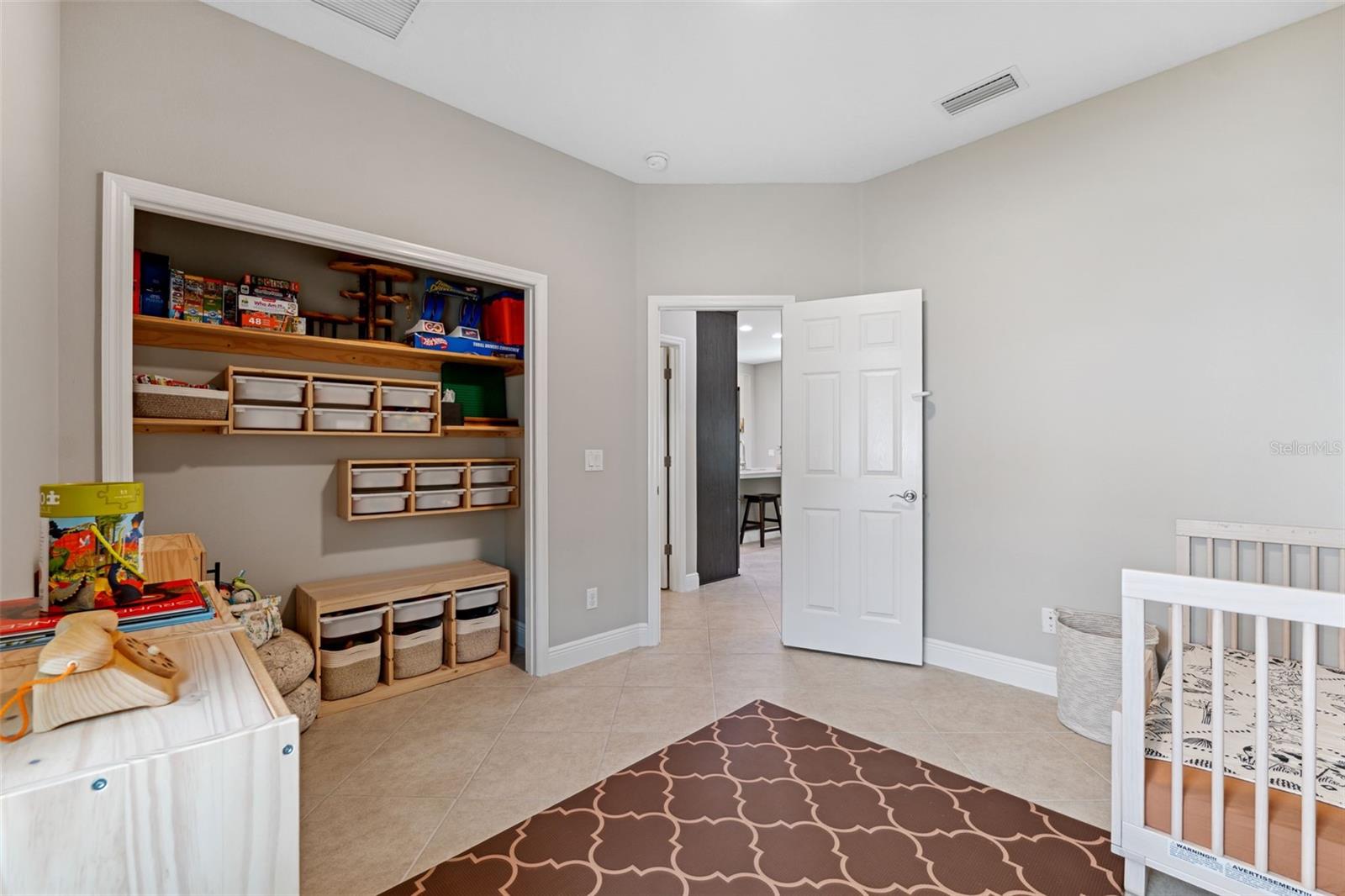 Listing photo id 25 for 3877 Burdick Loop