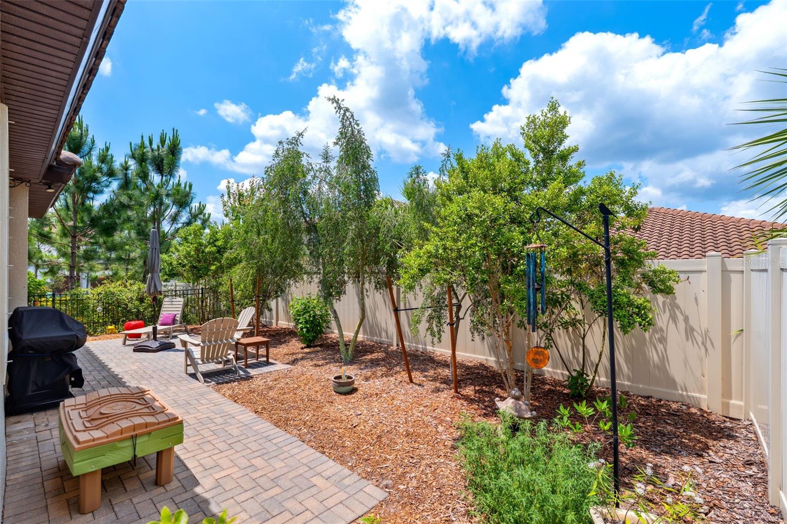 Listing photo id 33 for 3877 Burdick Loop