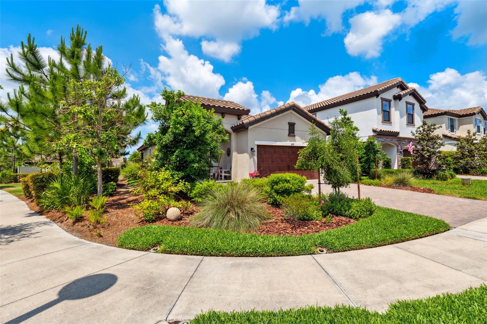 Listing photo id 2 for 3877 Burdick Loop