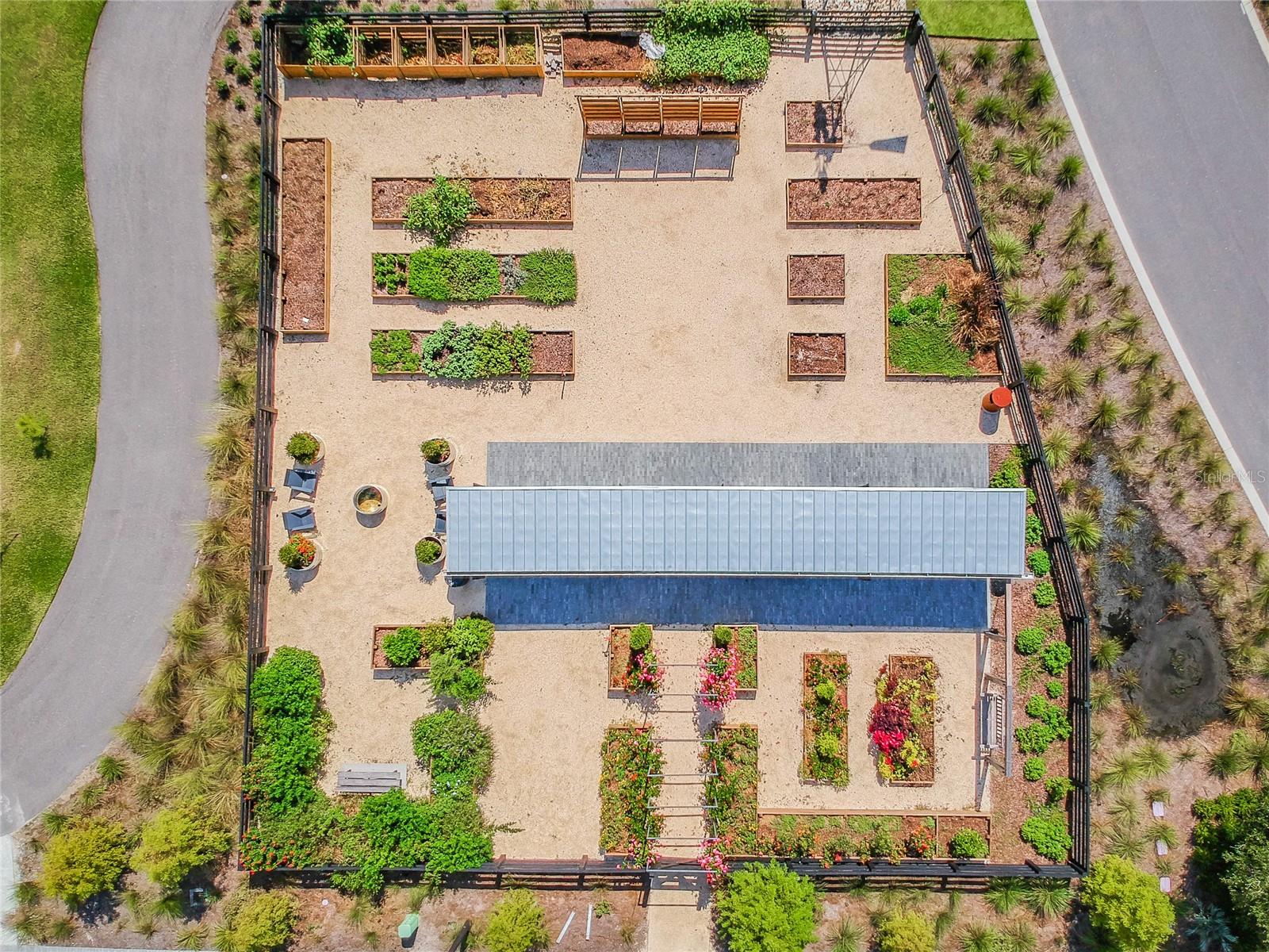 Listing photo id 52 for 3877 Burdick Loop