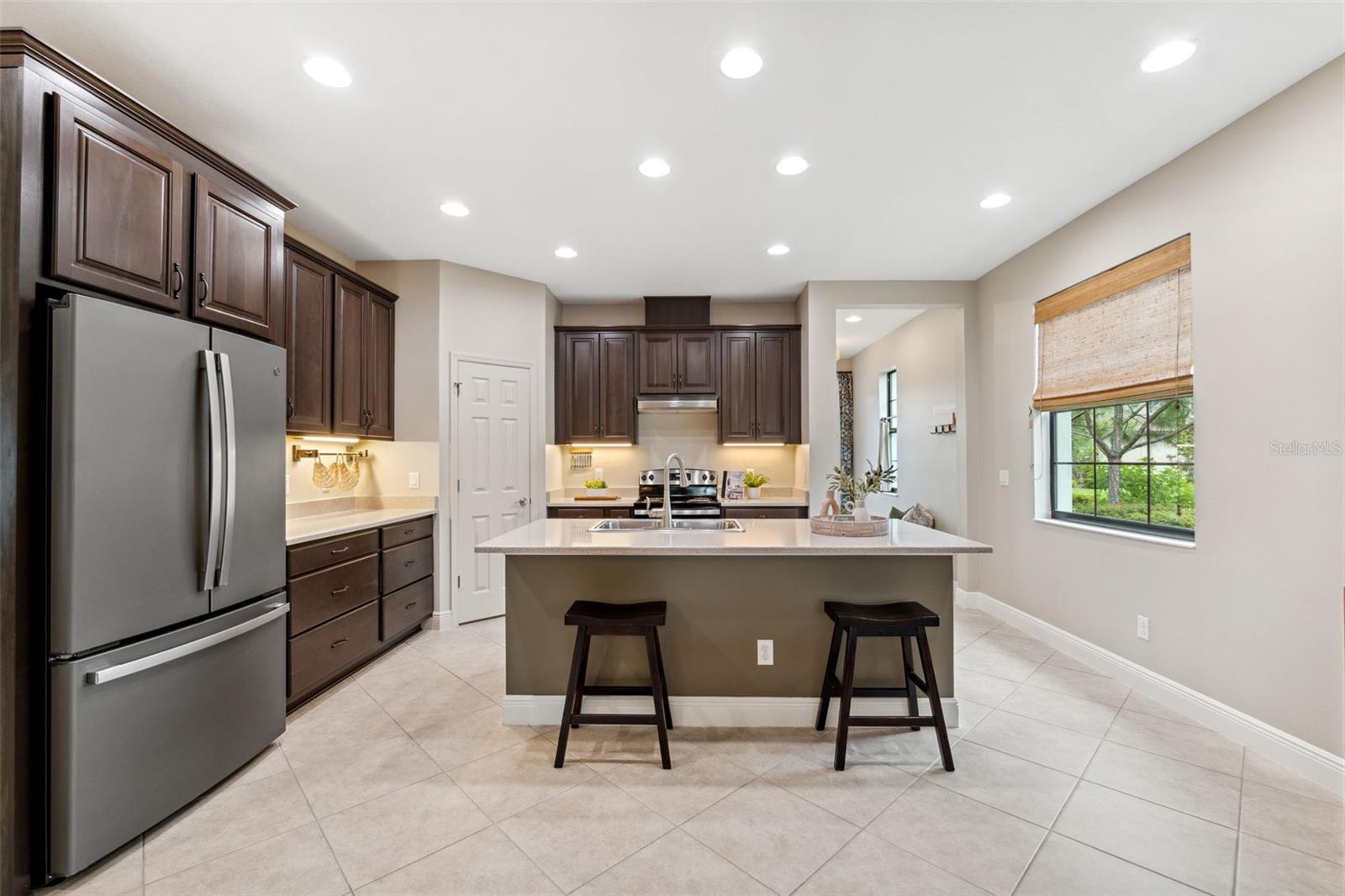 Listing photo id 5 for 3877 Burdick Loop