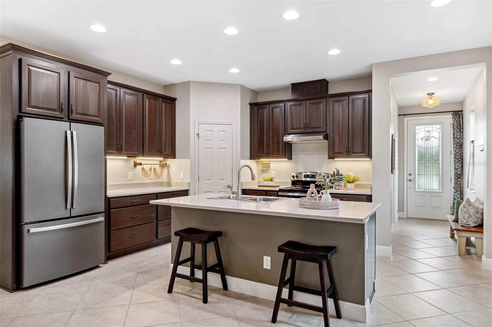 Listing photo id 6 for 3877 Burdick Loop
