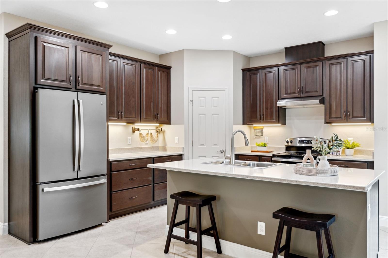 Listing photo id 7 for 3877 Burdick Loop