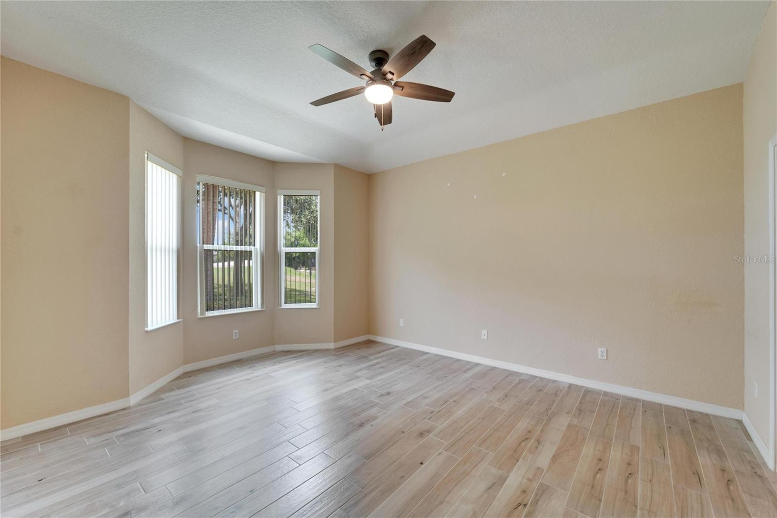 Image 31 of 58 For 1013 Emerald Dunes Drive