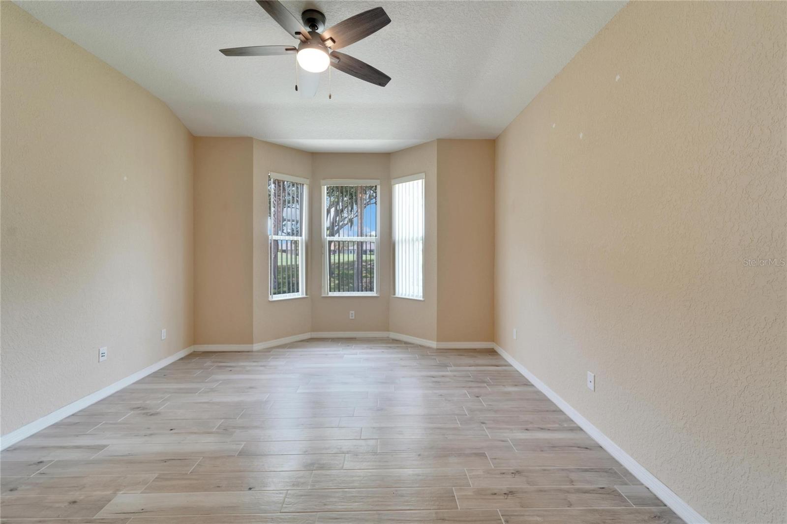 Image 32 of 58 For 1013 Emerald Dunes Drive