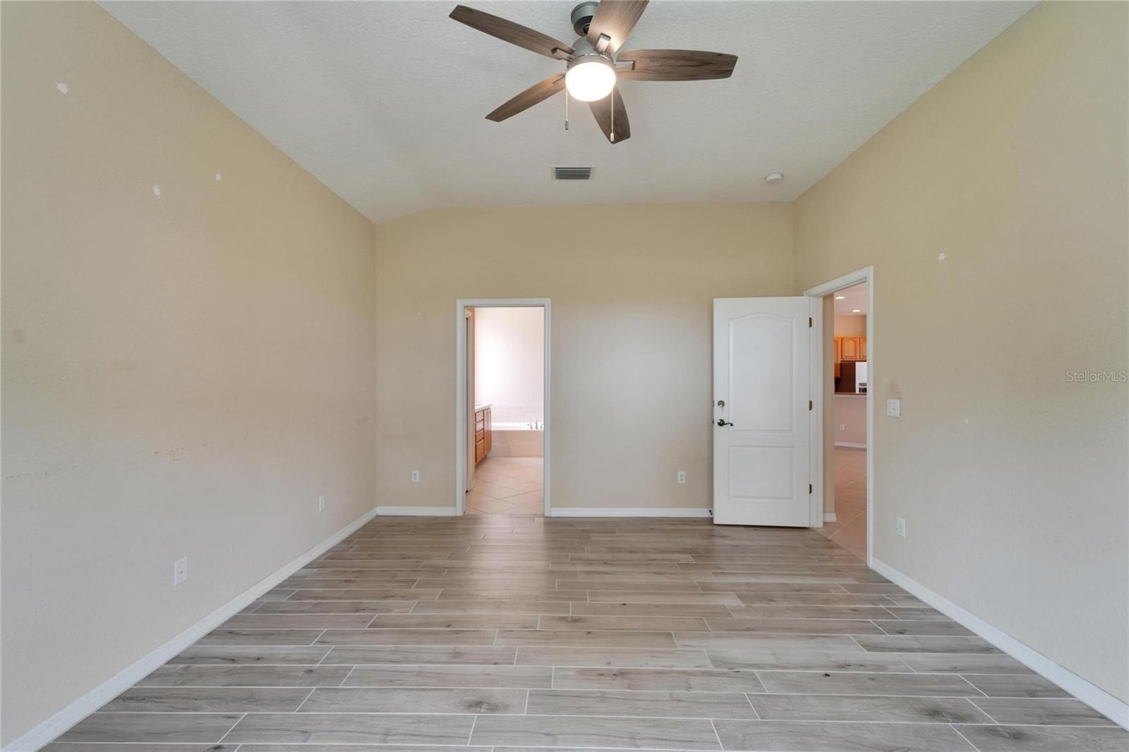Image 34 of 58 For 1013 Emerald Dunes Drive