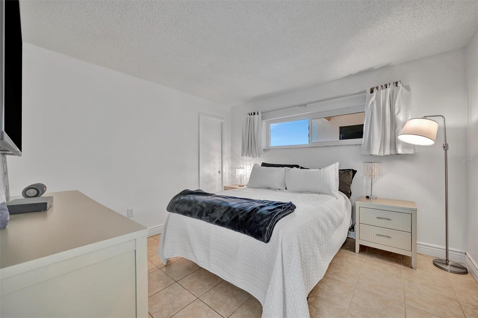 Image 20 of 35 For 1270 Gulf Boulevard 701